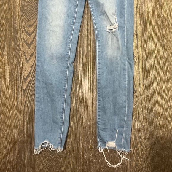 Levi's 710 Super Skinny Jeans Mid Rise Distressed Fray Hem Light Wash Size 27 - Picture 4 of 12